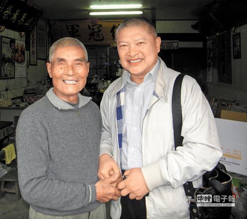 汪致重(右)前次访台时，曾和《无米乐》的昆滨伯见面，被认为是逾越先前申请的行程。图片来源：台湾《旺报》