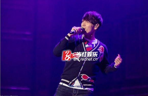 杨宗纬跨洋会歌迷