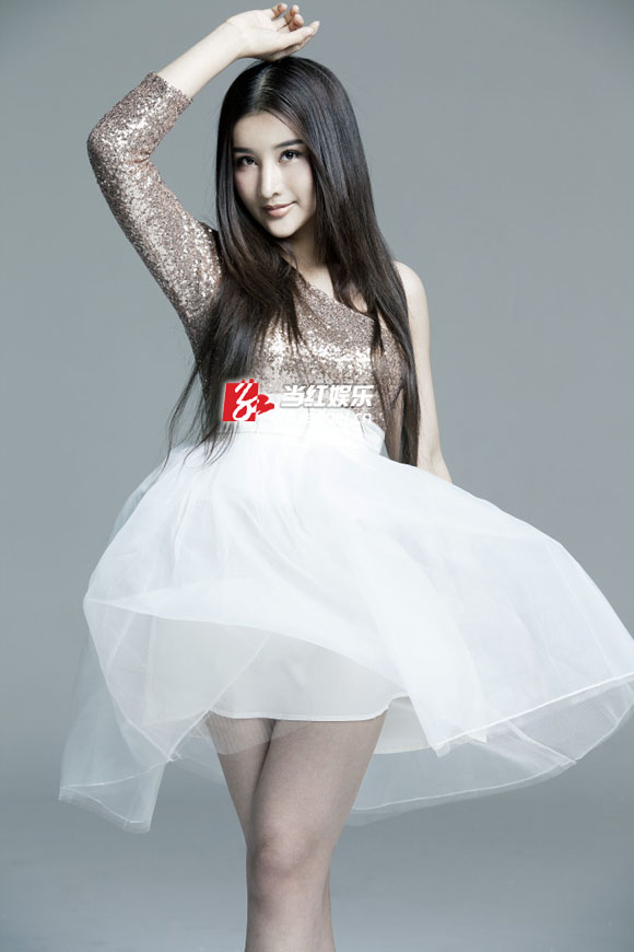 张子瑄裙摆飘逸