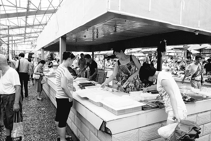 图为：武汉一些集贸市场内，豆制品摊位数量变得越来越少