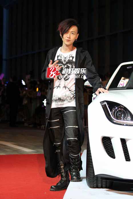 黄义达“卫冕”时装盛典 力夺“男人”大奖0