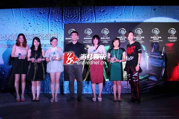 黄义达“卫冕”时装盛典 力夺“男人”大奖11