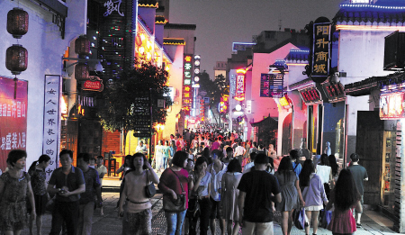 太平老街云集了众多酒吧、餐饮等特色中小商贸企业。