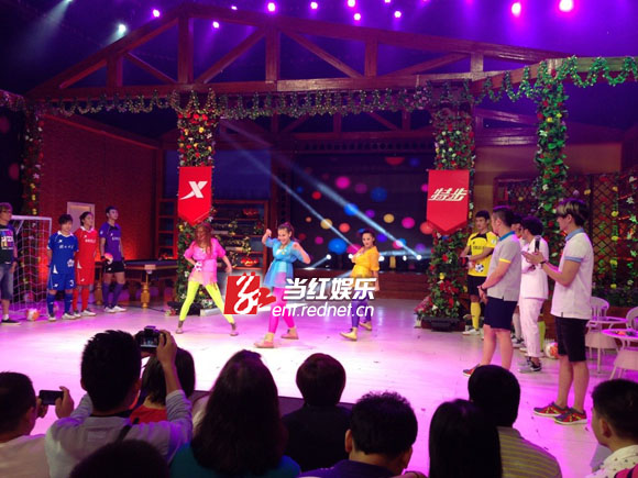 2013年特步足球啦啦队全国总冠军——哈理工足球啦啦队的精彩表演