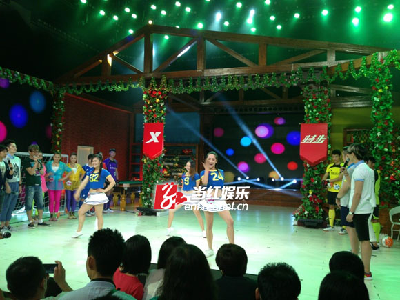 华东师范大学足球啦啦队的精彩表演