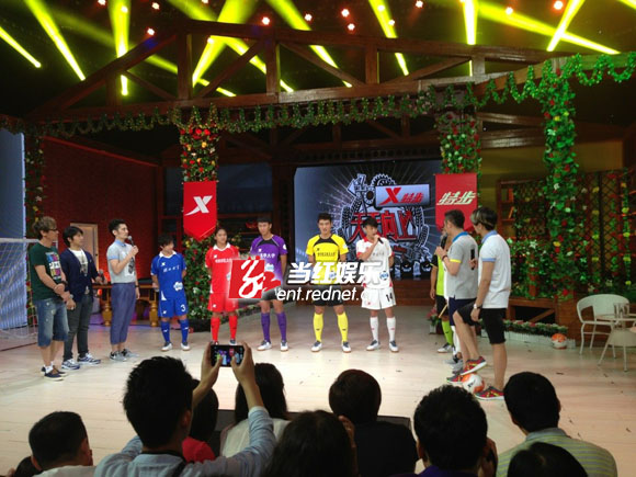 特步大五联赛球员用家乡话作自我介绍)