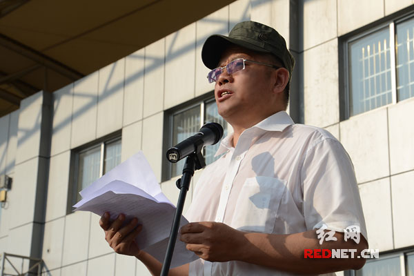 中建五局董事长鲁贵卿发表激情洋溢的演说，期待新同事们在中建五局实现自己的价值。