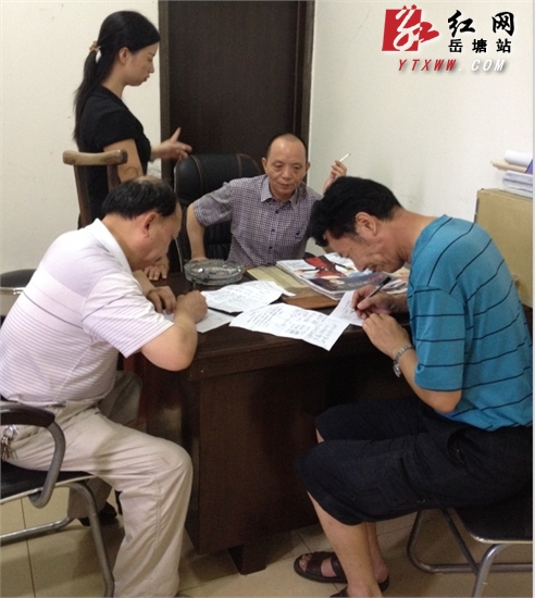 老居民楼仍公用水表 分摊水费引邻里纠纷