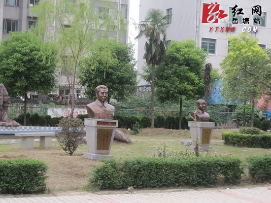 市关工委领导到大桥学校调研特色教育