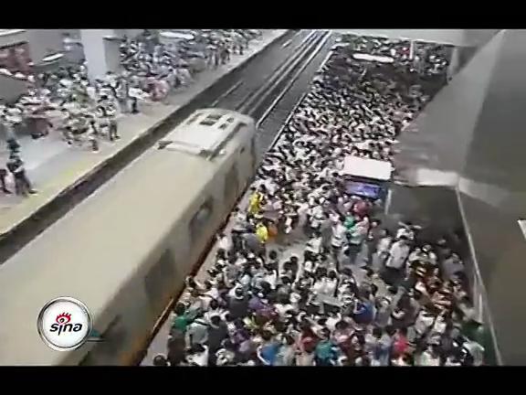 [视频]北京地铁视频爆红 人流拥挤震惊国外网友