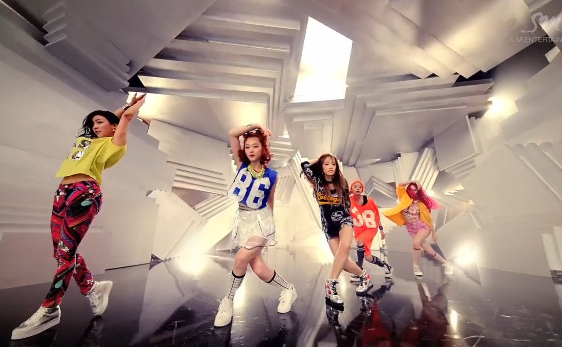 [视频]韩国F(x)新歌《初智齿》MV出炉 色彩鲜艳