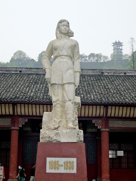位于宜宾翠屏山的赵一曼雕像，摄于2013年。