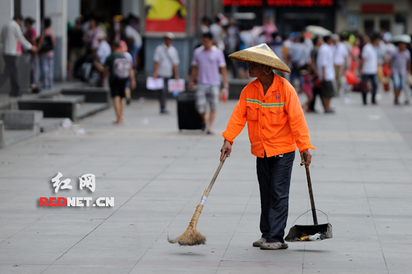 长沙气温居高不下 冷饮销量持续走高(组图)