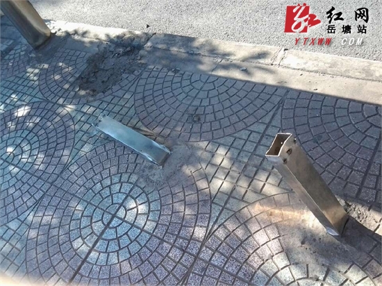 湘潭河东大道公交站座凳不翼而飞