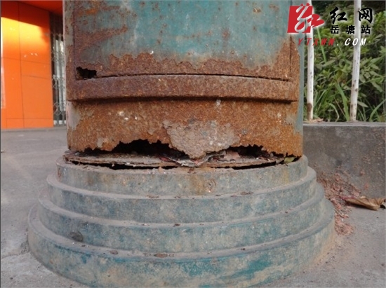 工程学院南院门口邮筒锈蚀严重  既存安全隐患又影响市容