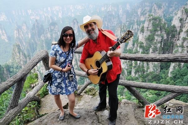 美国乡村民谣讲述中国故事 马克 力文将在音乐周演唱张家界民歌