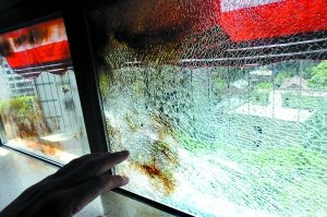 老人家中窗帘着火 有人怀疑镜子聚光导致(图)