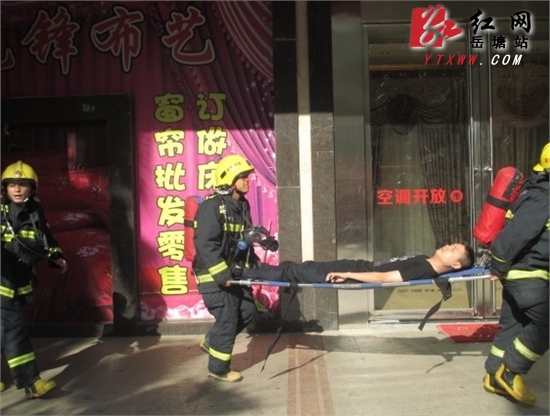 湘潭盘龙布市“失火” 岳塘消防联合多部门灭火