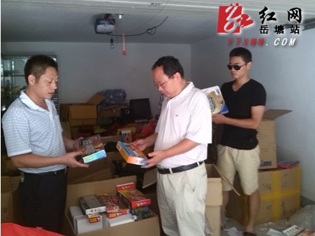 区食药监分局联合公安打击保健食品“四非”行为