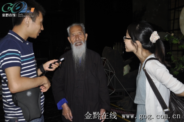 剧中饰演古歌老人的西江千户苗寨歌师侯天祥,年逾八旬,多次参加国内外
