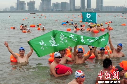 浙江省环保厅游泳团队　晏利扬　摄