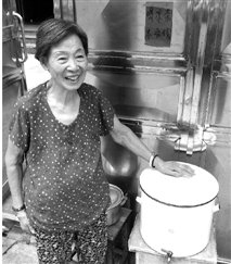 杭州免费凉茶摊一摆50年 婆媳三代接力(图)