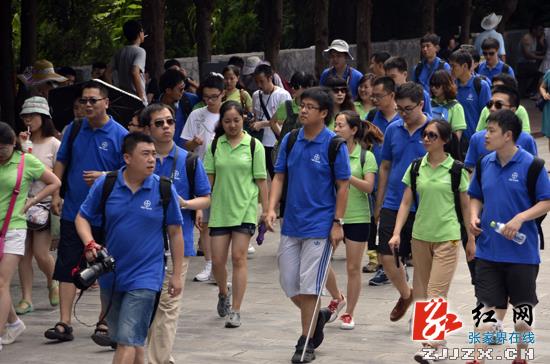 武陵源风景区旅游现“火热七月”  接待秩序安全井然