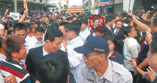 马英九参加死亡士兵告别式欲与家属握手遭拒（图）