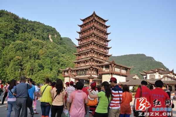 清凉邀远客绿水待嘉宾 张家界旱情无碍核心景区旅游