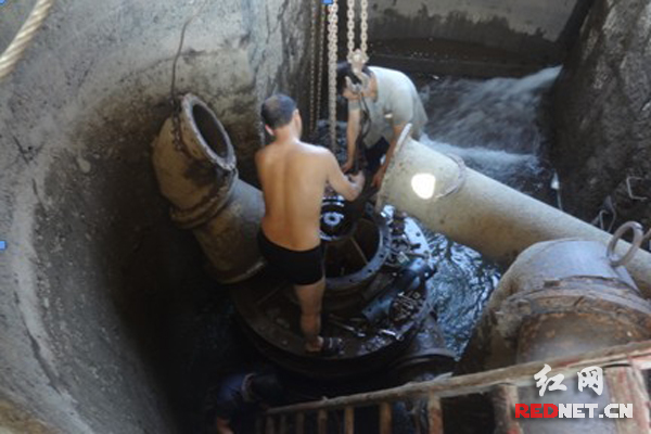 村民几年没交水费 邵阳一泵站缓发工资修电排