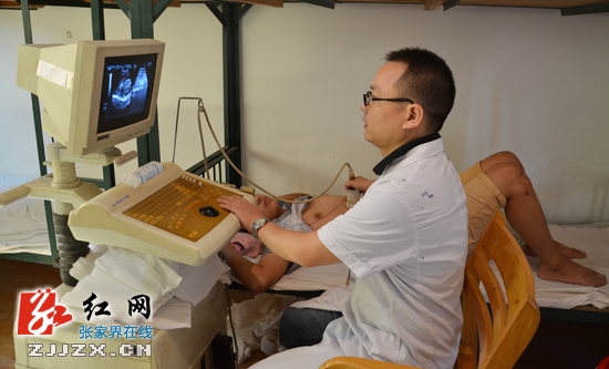 杜芳禄检查指导征兵体检情况