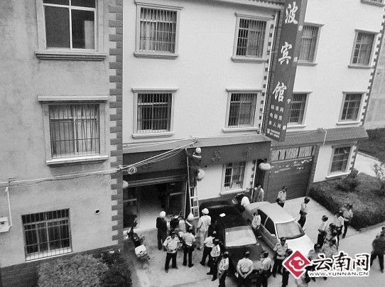 执法人员断水电现场视频截图