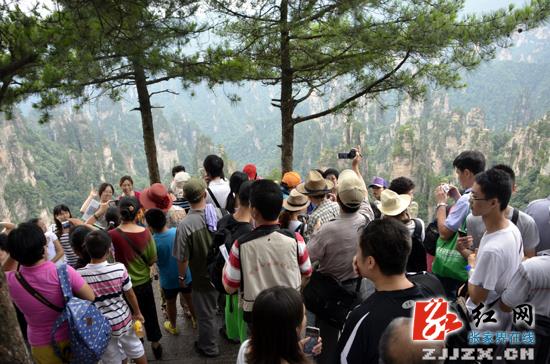 武陵源核心景区迎来暑期旅游高峰（组图）