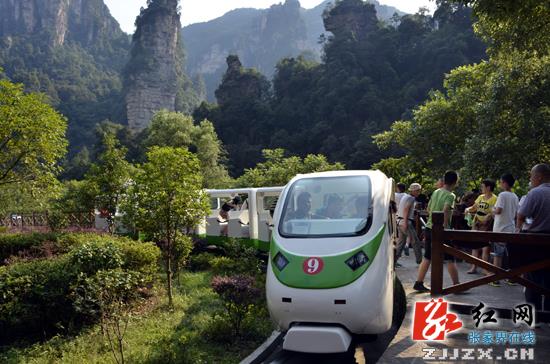 武陵源核心景区迎来暑期旅游高峰（组图）