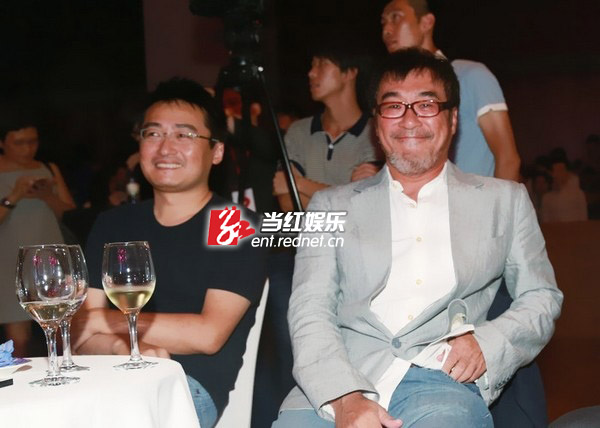 索尼音乐娱乐大中华区首席执行官徐毅与音乐大师李宗盛一同观看演出