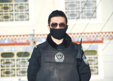 四川4名单身警察帅哥报上登信息征女友(图)