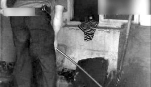 工作人员正在打捞