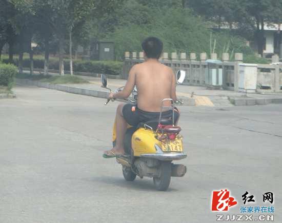 武陵源交警启动“不文明交通行为大曝光”活动