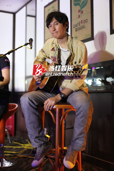 信乐团Chris