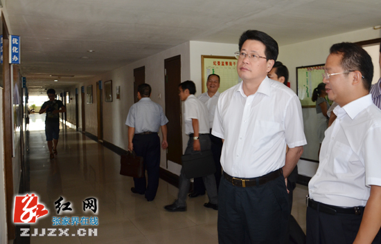 杨光荣调研纪检监察工作（图）