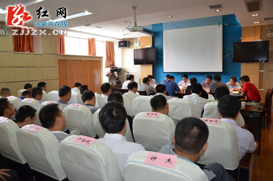 杨光荣调研纪检监察工作（图）