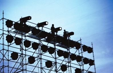 中宣部等发通知：国企资金不得高价捧明星大腕