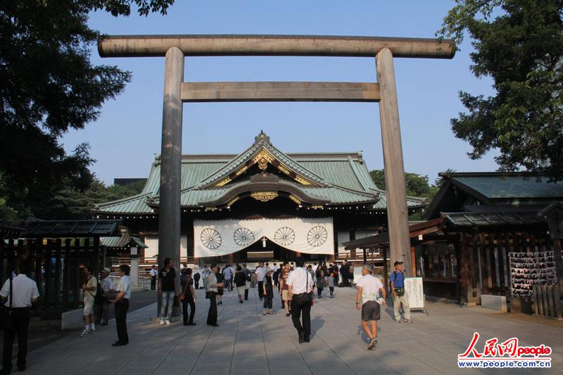 当地时间8月15日上午，靖国神社正殿前的情景。（摄影：刘军国摄）