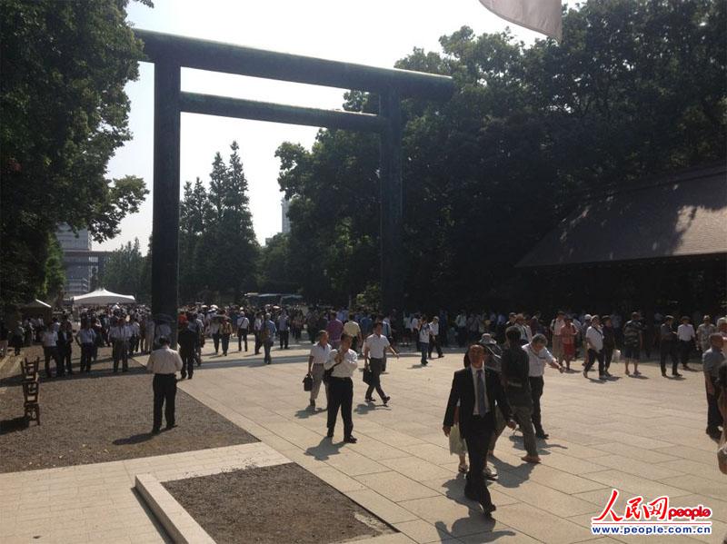 15日大量日民众团体扎堆靖国神社（摄影：赵松）