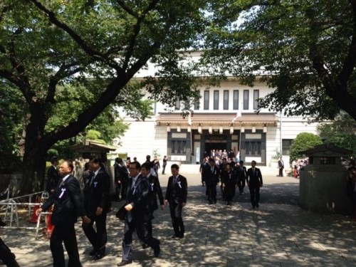 190名日本国会议员在战败日参拜靖国神社（图）