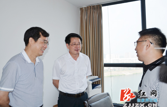 杨光荣调研全市统一战线工作