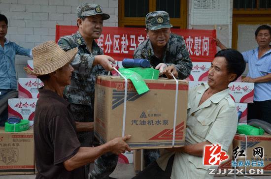 张家界军分区赴马家溪村抗旱救灾慰问