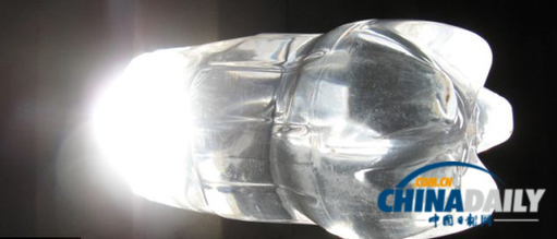 水瓶灯泡：塑料瓶装水照亮百万家