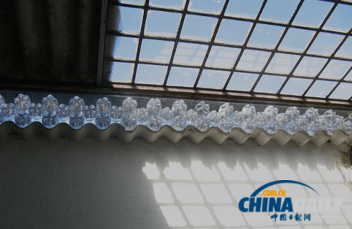 水瓶灯泡：塑料瓶装水照亮百万家