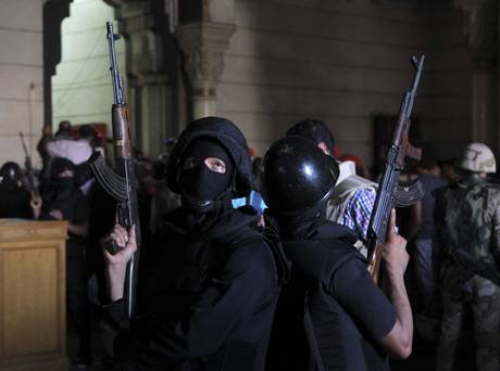 埃及军警进攻穆尔西支持者所在地现场枪声猛烈